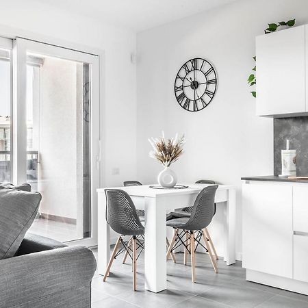 Appartamento Harmony House - Rho Fiera 6Min - Free Parking - Terrace Milano Esterno foto