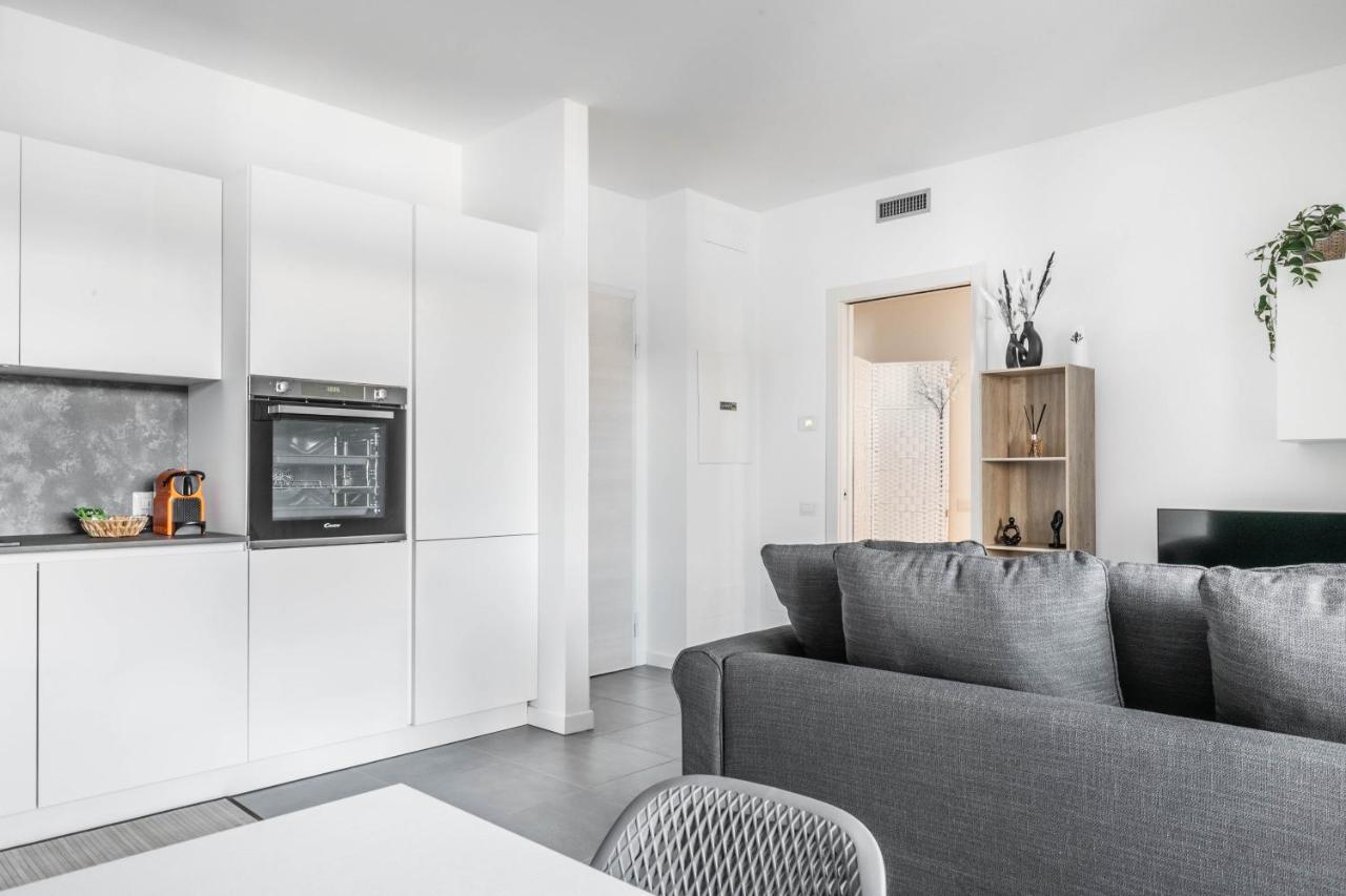 Appartamento Harmony House - Rho Fiera 6Min - Free Parking - Terrace Milano Esterno foto