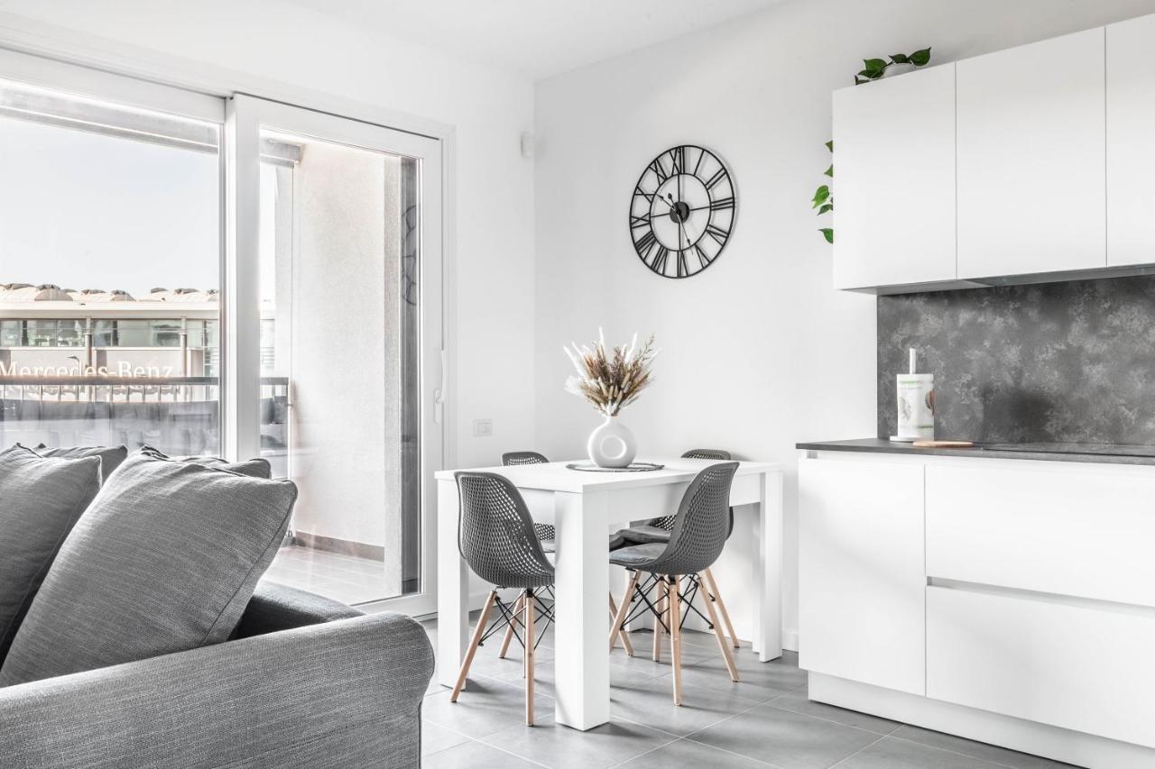 Appartamento Harmony House - Rho Fiera 6Min - Free Parking - Terrace Milano Esterno foto